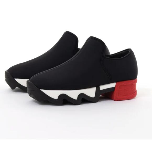 iRi WES Black Red Low Top Sneaker Size 5.5 New In Box - Picture 1 of 5